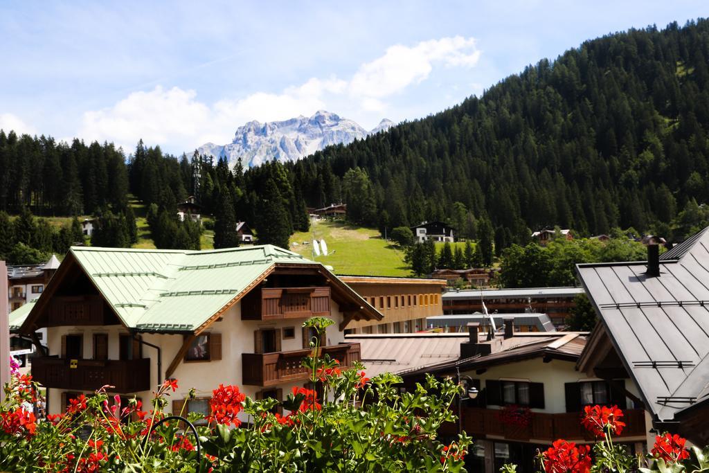 Dolomiti Hotel Cozzio Мадонна-ди-Кампильо Номер фото